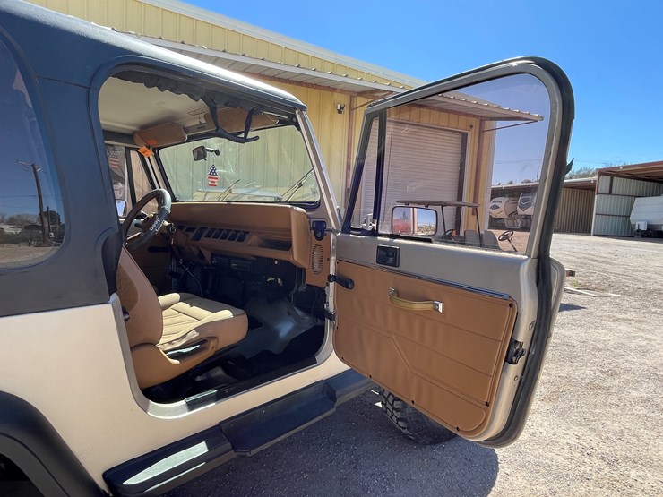1993-jeep-wrangler-image-36