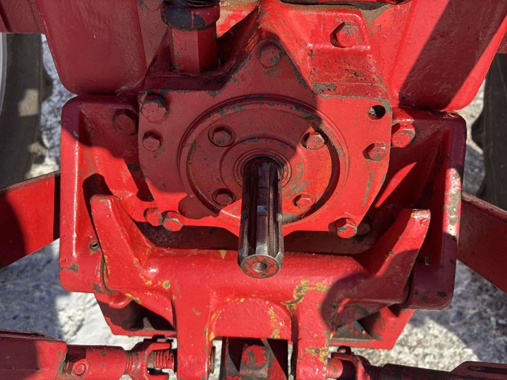 1974-farmall-666-gas-tractor-image-7