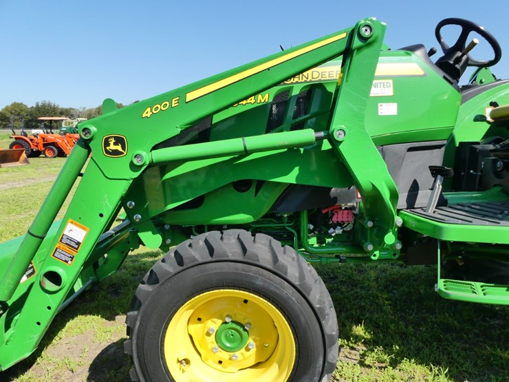 2021-john-deere-4044m-image-9