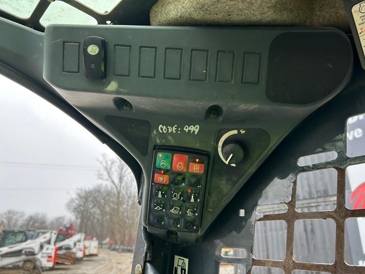 2019-deere-317g-image-21