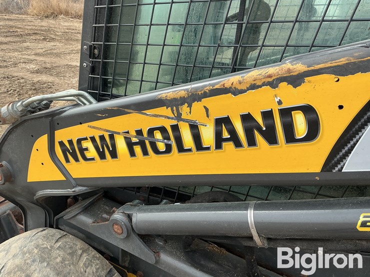 new-holland-l228-image-14