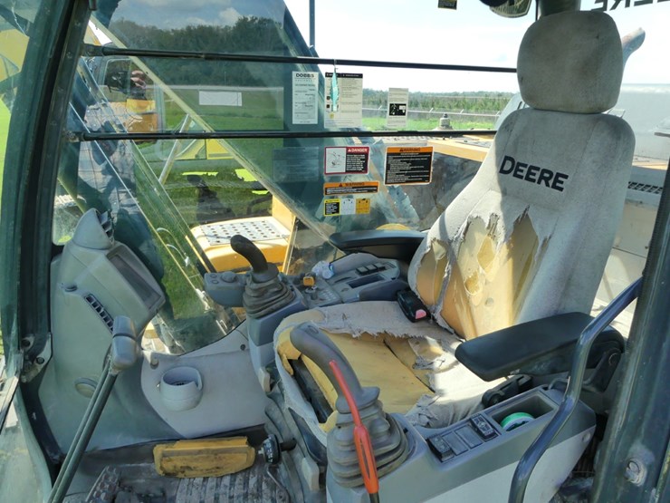 2015-deere-210g-image-11