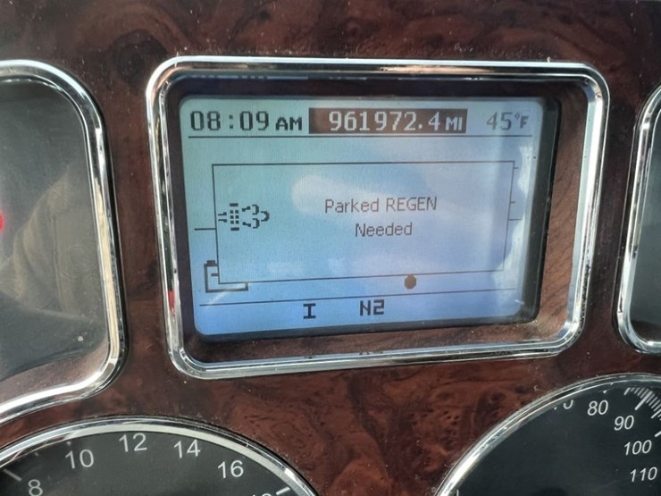 2015-mack-cxu613-tri-axle-truck-tractor-image-33