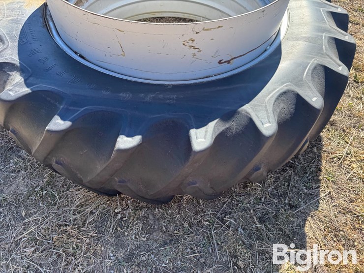 18.4-42-dual-rims-&-tires-image-9