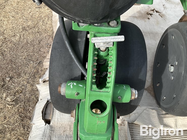 john-deere-12-image-15