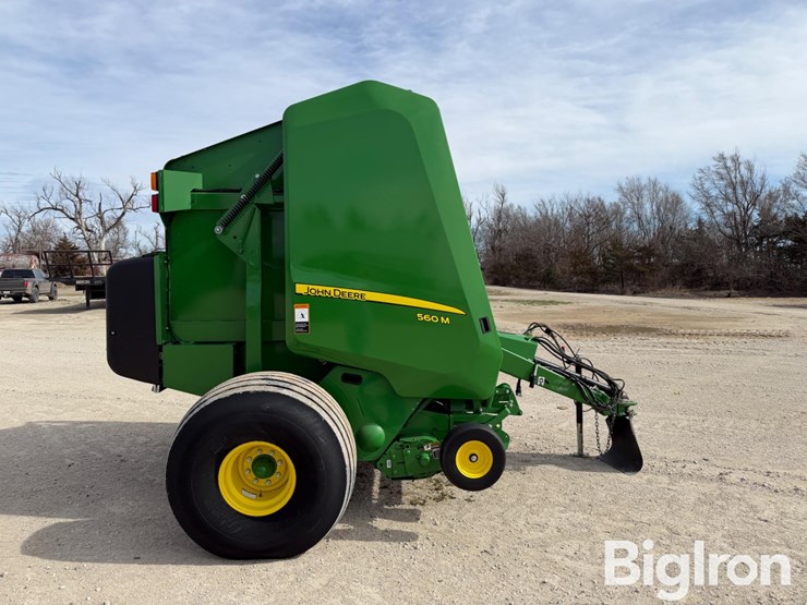 2023-john-deere-560m-image-4