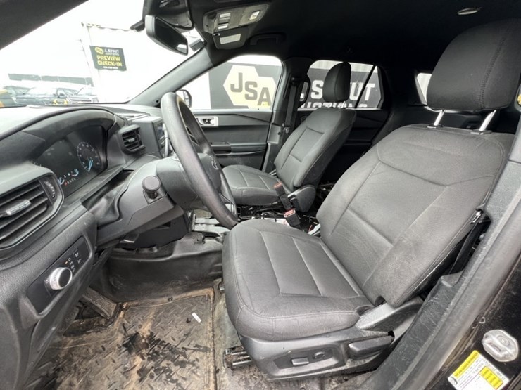 2020-ford-explorer-image-22