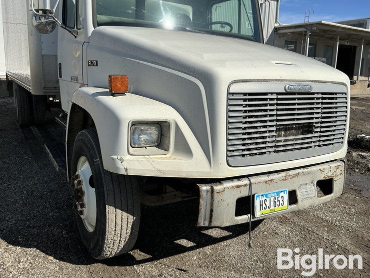 2002-freightliner-fl70-image-11