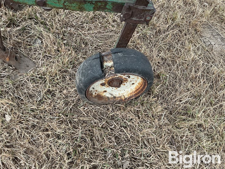 john-deere-front-mounted-cultivator-image-9