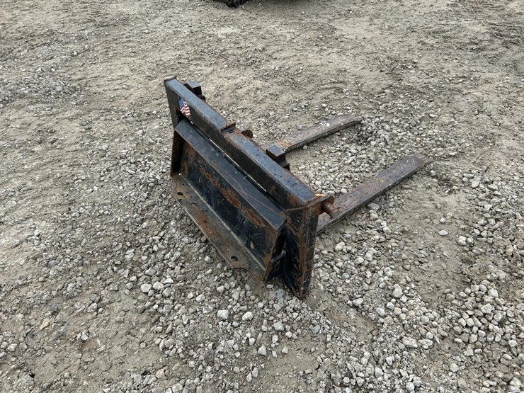 toro-31”-mini-skid-steer-pallet-forks-image-3