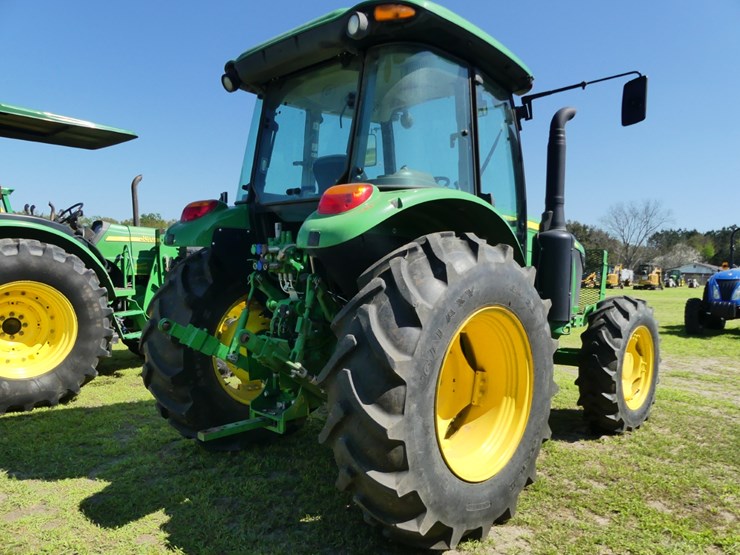 2022-john-deere-5100e-image-3