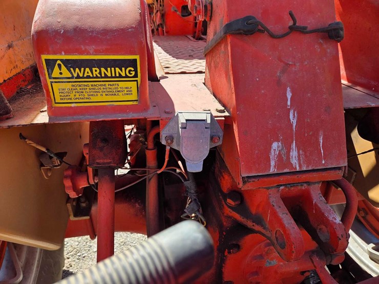 case-730-comfort-king-tractor-image-32