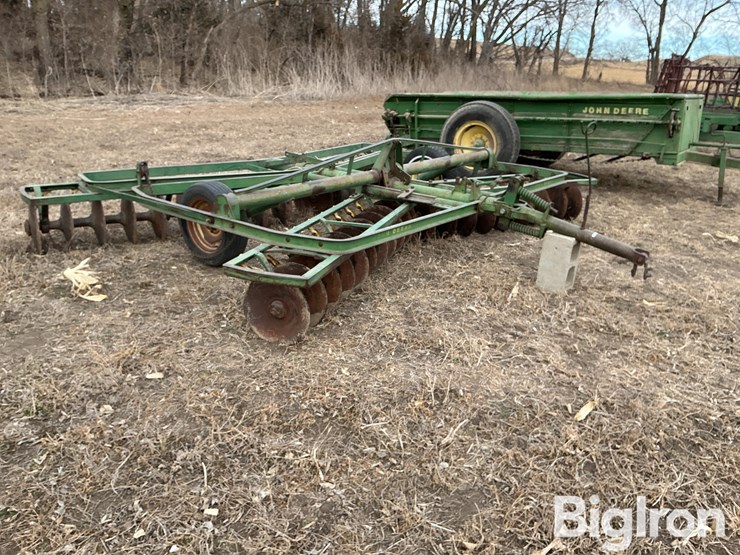 john-deere-bw-image-3