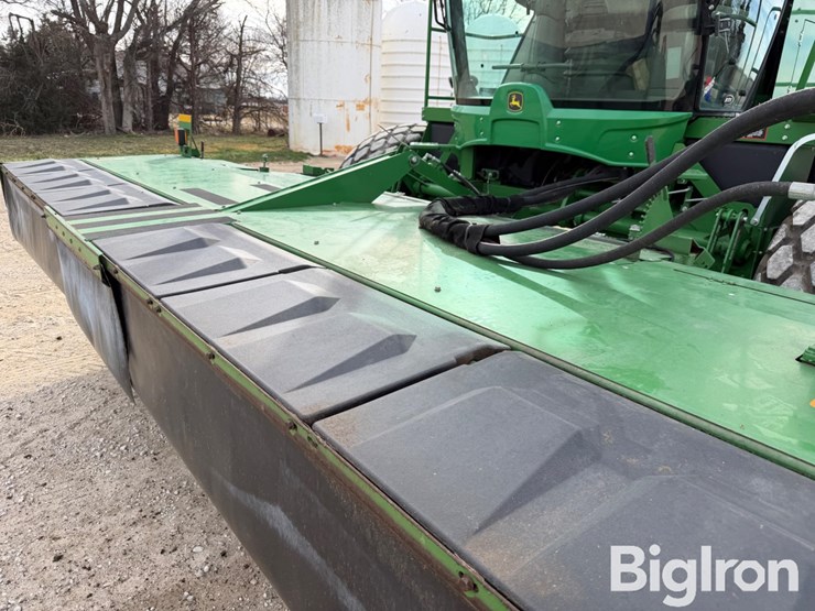 2021-john-deere-w235-image-16