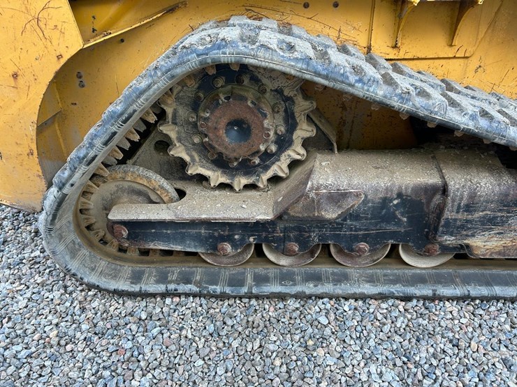 2018-deere-317g-image-14