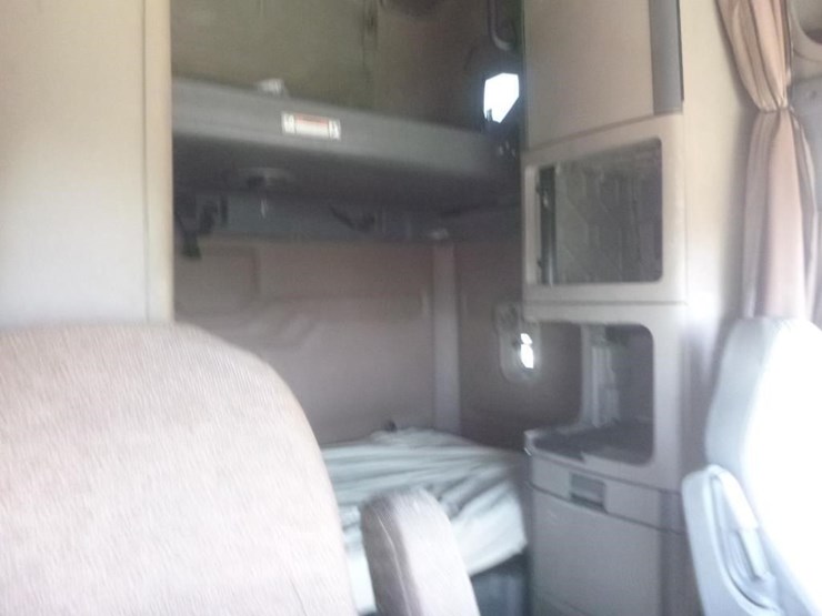 2012-freightliner-cascadia-125-image-14