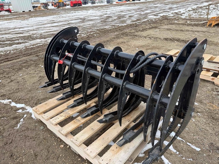 2025-curved-log-grabber-image-3