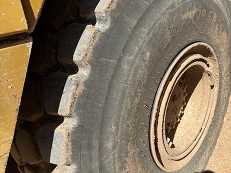 2013-caterpillar-740b-image-14