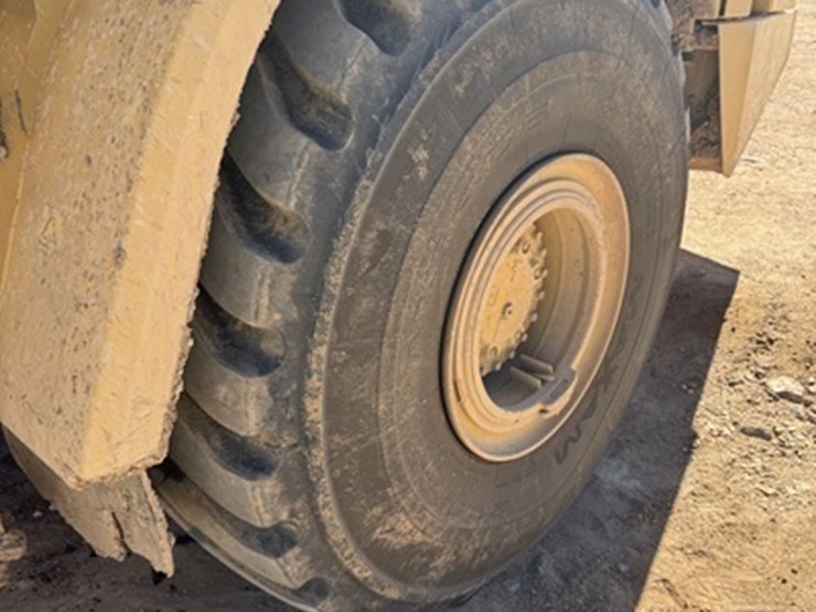 2013-caterpillar-740b-image-11