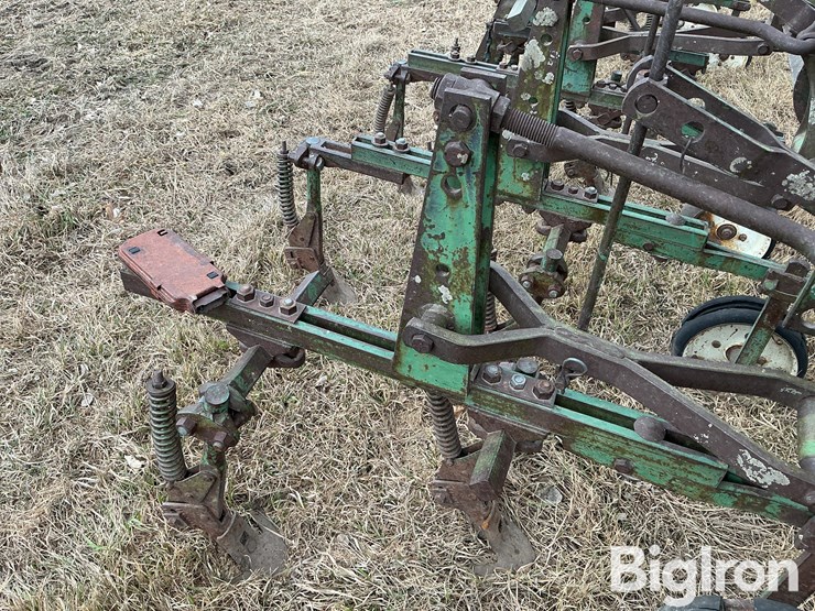 john-deere-front-mounted-cultivator-image-11