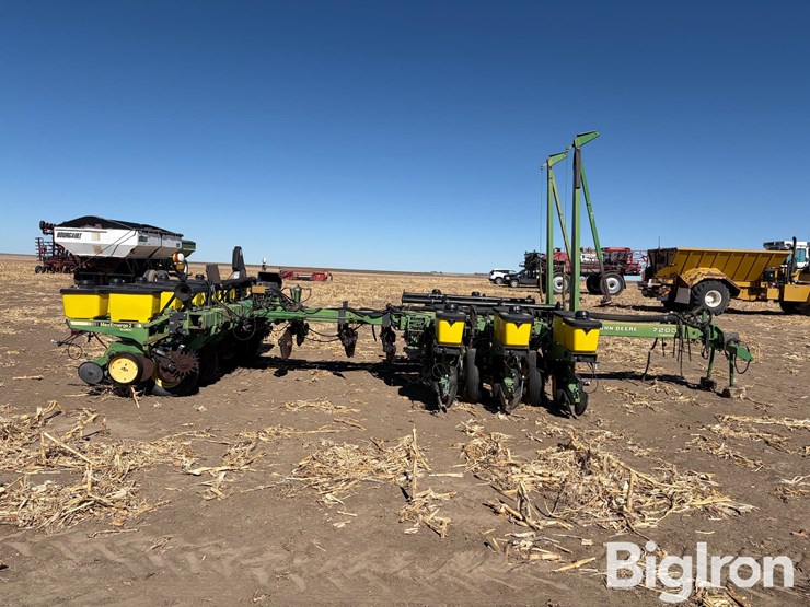 john-deere-7200-image-4