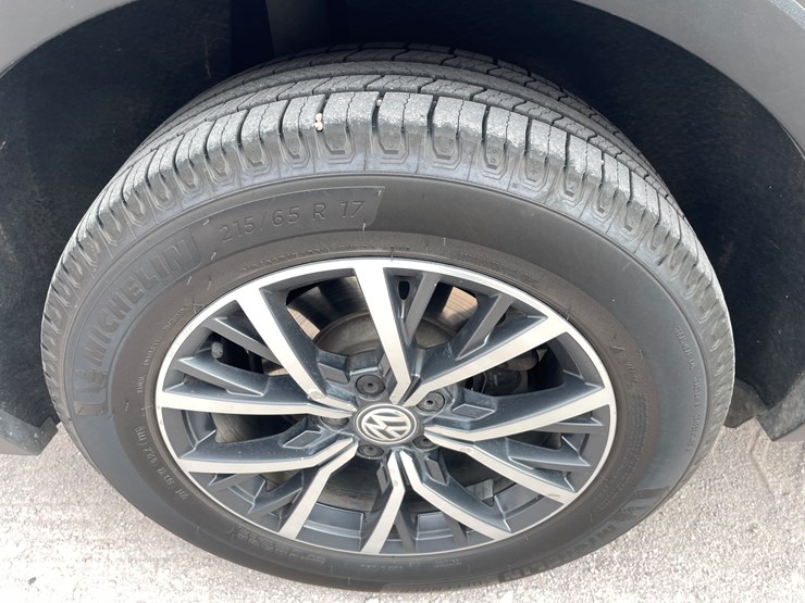 2019-volkswagen-tiguan-se-image-84