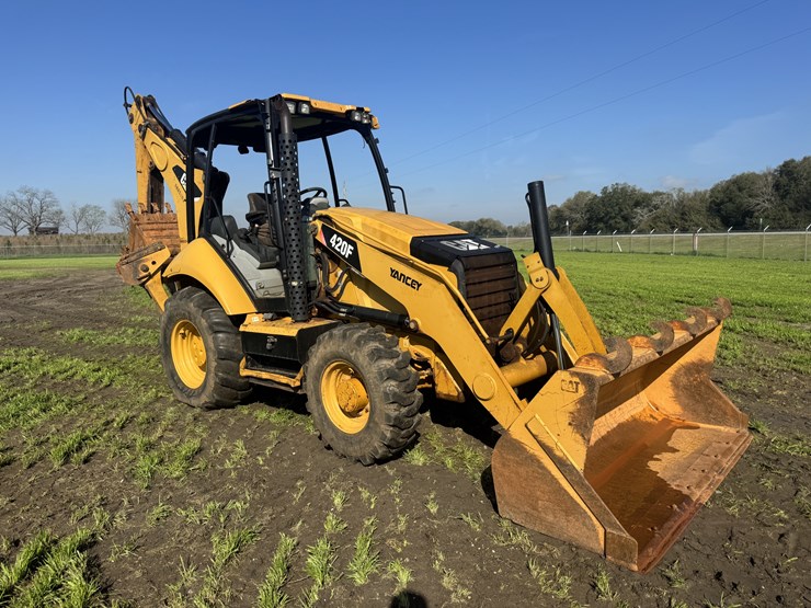 2014-caterpillar-420f-image-4