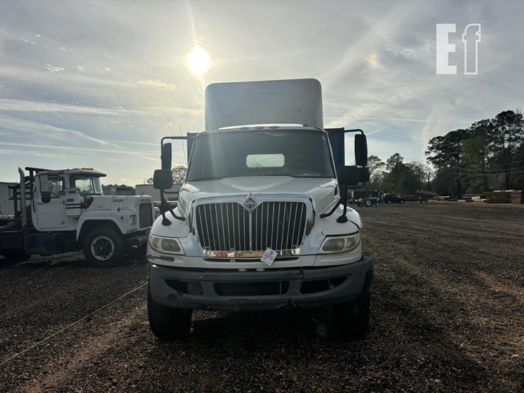 2009-international-durastar-4400-image-2