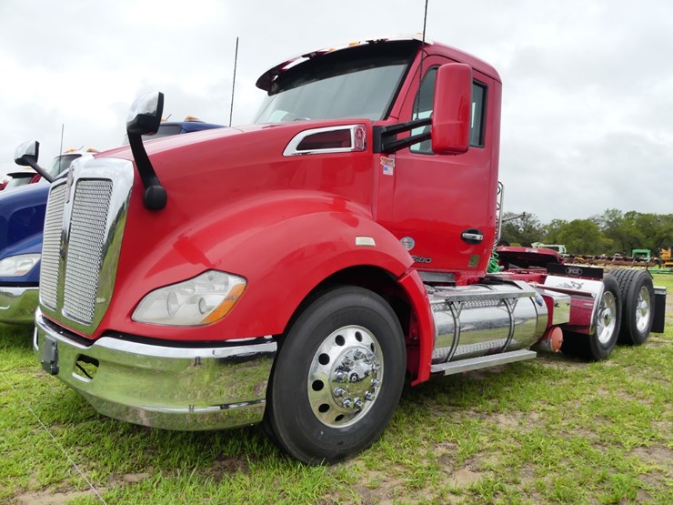 2017-kenworth-t680-image-2