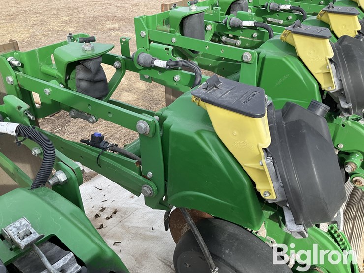 john-deere-12-image-17