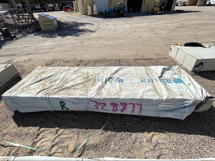 #4344-•-(appx.-360-pieces)-allura-5-¼"-primed-fiber-cement-traditional-cedar-siding-image-2