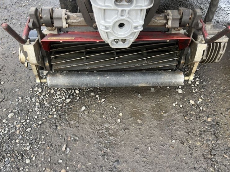 2014-toro-greensmaster-3320-triflex-traction-unit-image-14