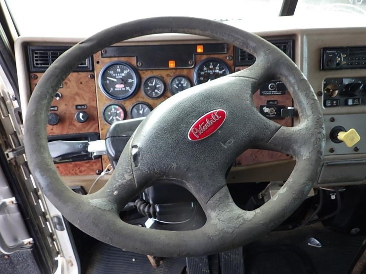 2007-peterbilt-335-image-24