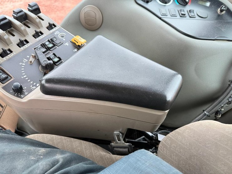 case-ih-mx240-image-60