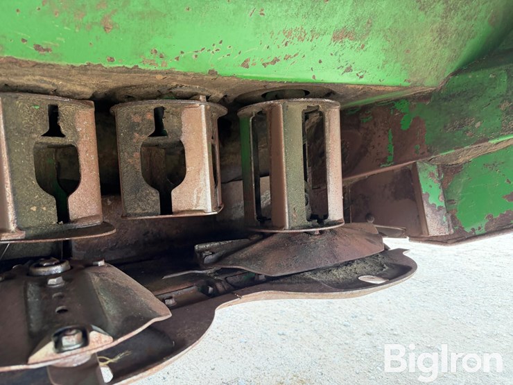 2021-john-deere-w260-image-17