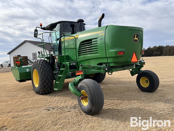 2017-john-deere-w235-image-7