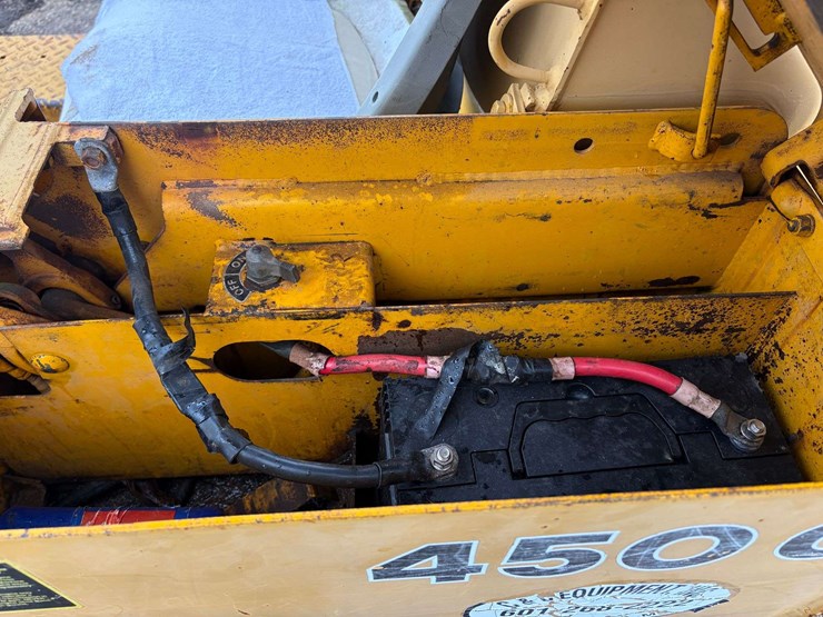 1982-deere-450cc-image-11