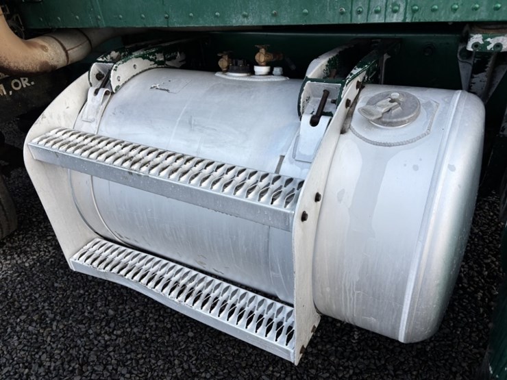 1994-peterbilt-378-image-28