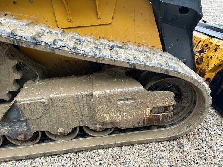 2022-deere-317g-image-14