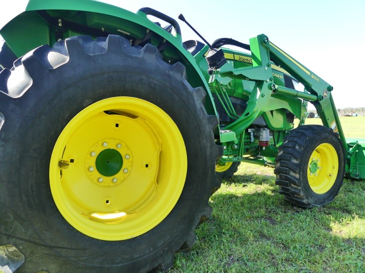 2021-john-deere-4044m-image-7