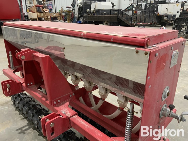 2025-massey-ferguson-730-image-12