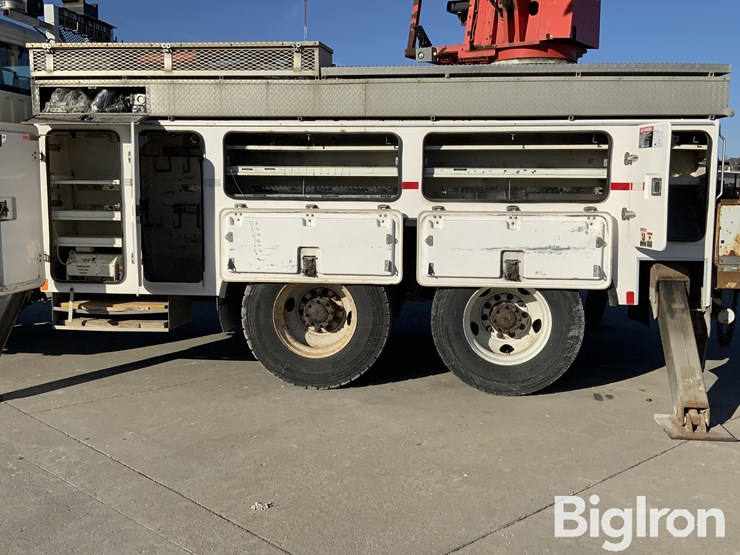 2012-freightliner-m2-106-image-18