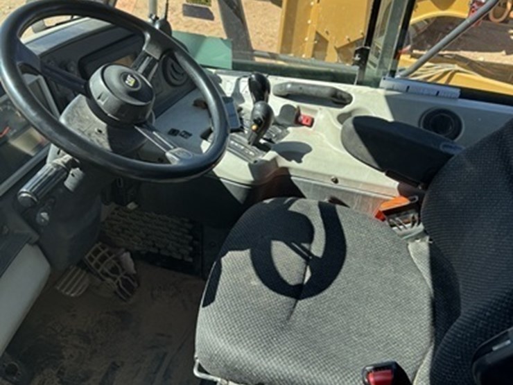 2013-caterpillar-740b-image-16