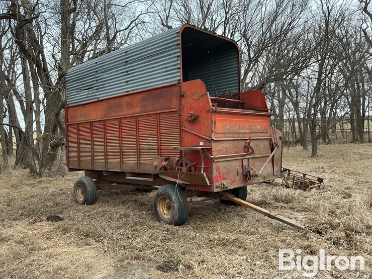 new-holland-83788-forage-wagon-image-3