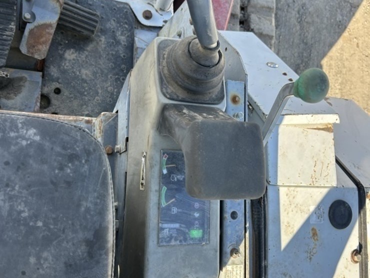 takeuchi-tb35fr-mini-hydraulic-excavator-image-12