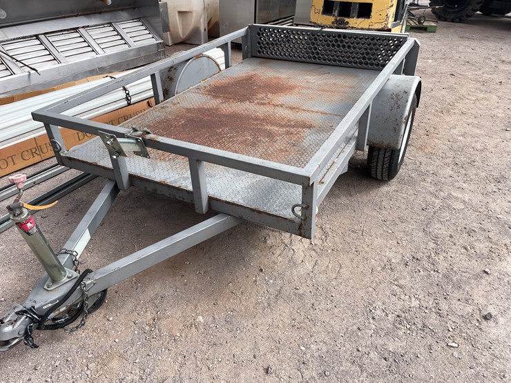 #4330-•-2005-silver-trailer-(title-in-delay)-image-1