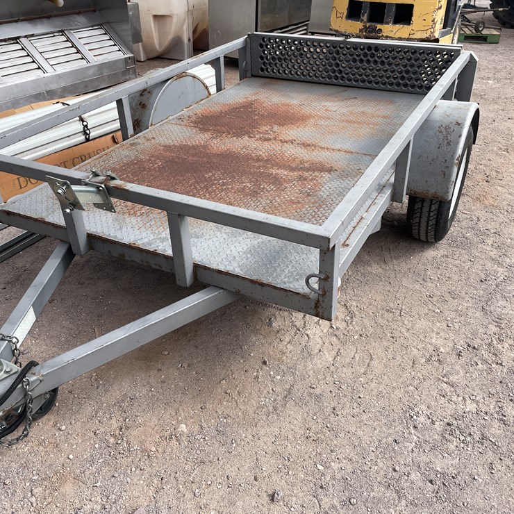 #4330 • 2005 Silver Trailer (Title in Delay)