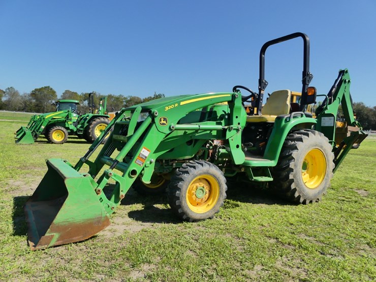 2018-john-deere-3033r-image-1