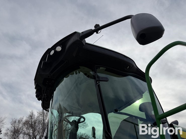 2021-john-deere-w235-image-13