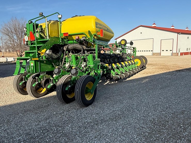 2021-john-deere-1775nt-image-5
